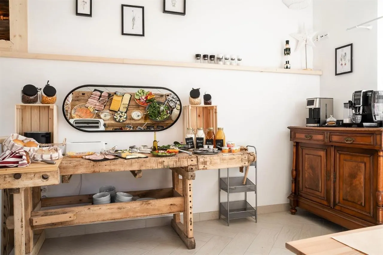 Couette-café Villa Milimani - stuletnia, folk&butique, adults only Zakopane